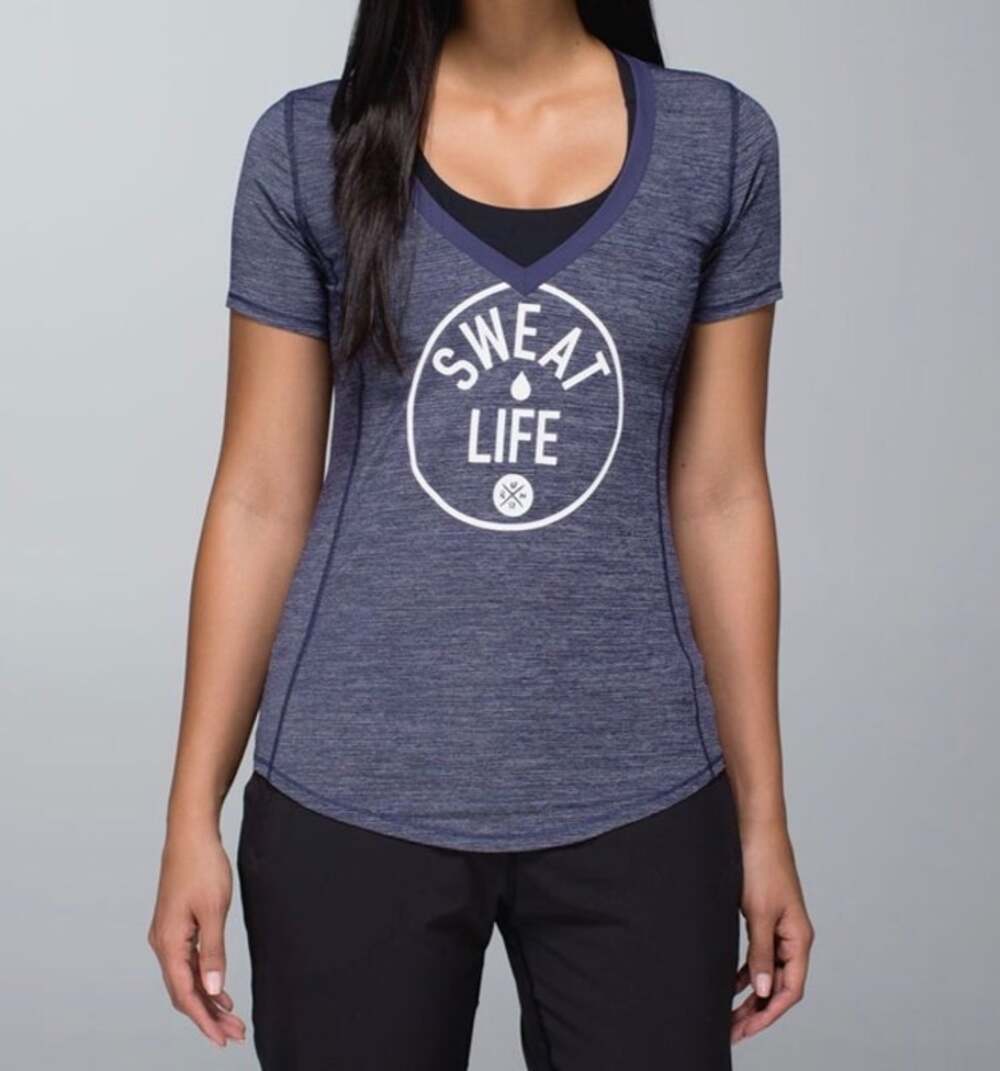 Lot of 2 Lululemon Runner Up Ruched Back Anti Odor Gym Tops Blue Black Work Out